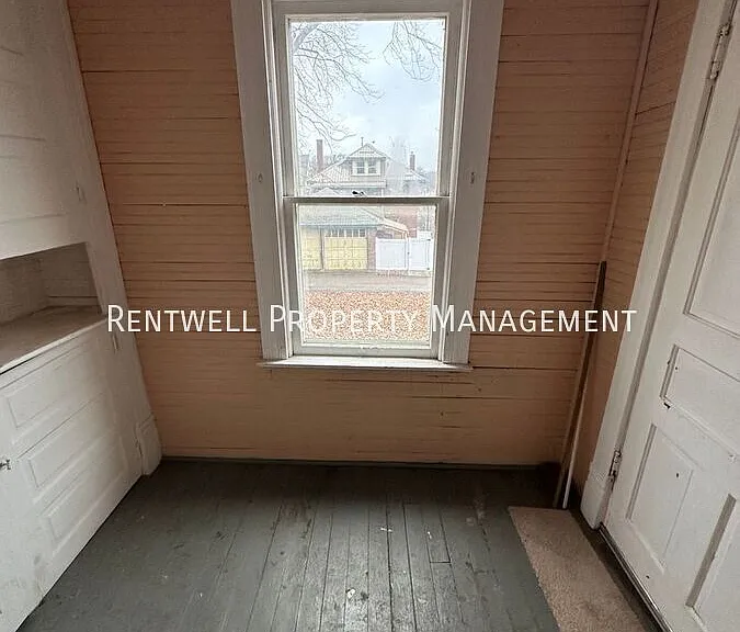 237 N 2nd St #1 — Photo 5