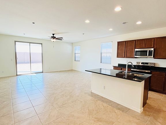 2nd image of 959 W Macaw Dr