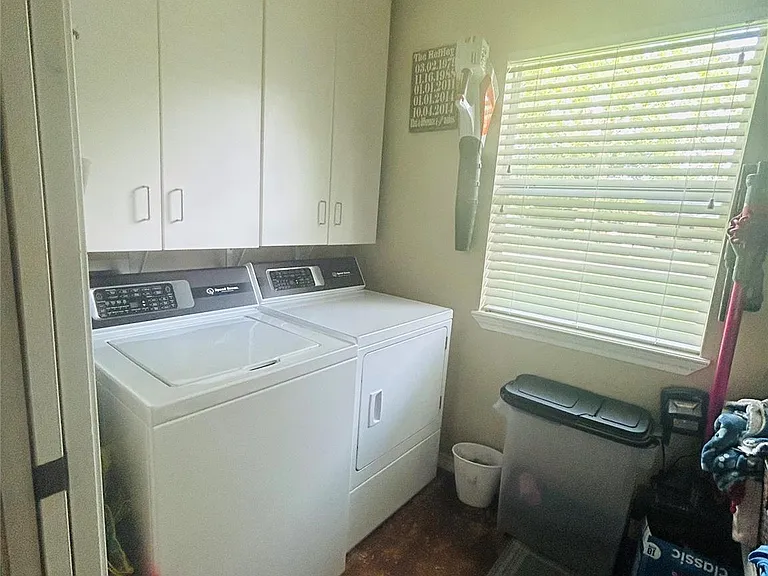319 Jones St — Photo 9