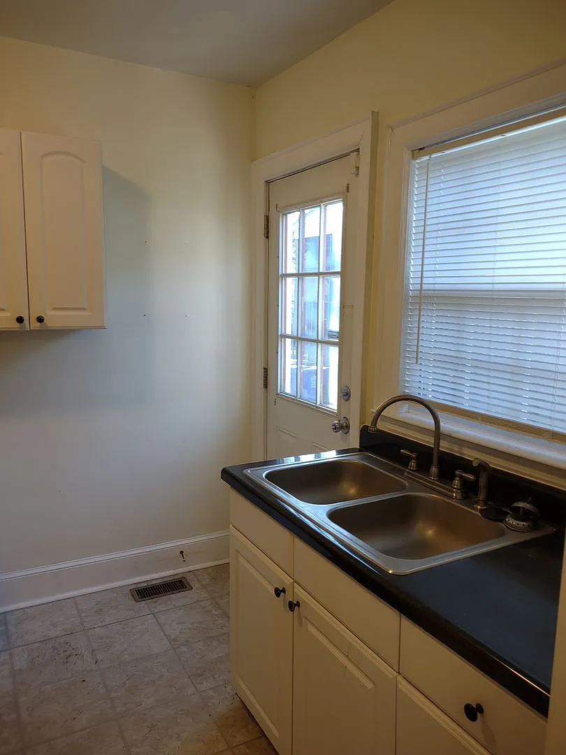 Move In Savings Adorable Two Bedroom Home In Edgewood! — Photo 4