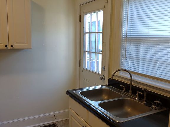 4th image of 605 S Waccamaw Ave