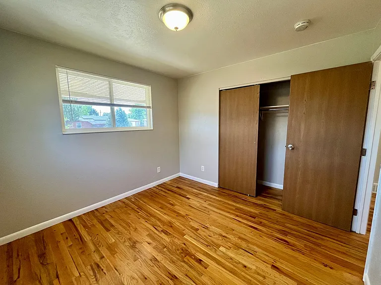 ** Move in Special** Spacious 3 bedroom, 1 bath Lakewood duplex with fenced in backyard available! — Photo 14