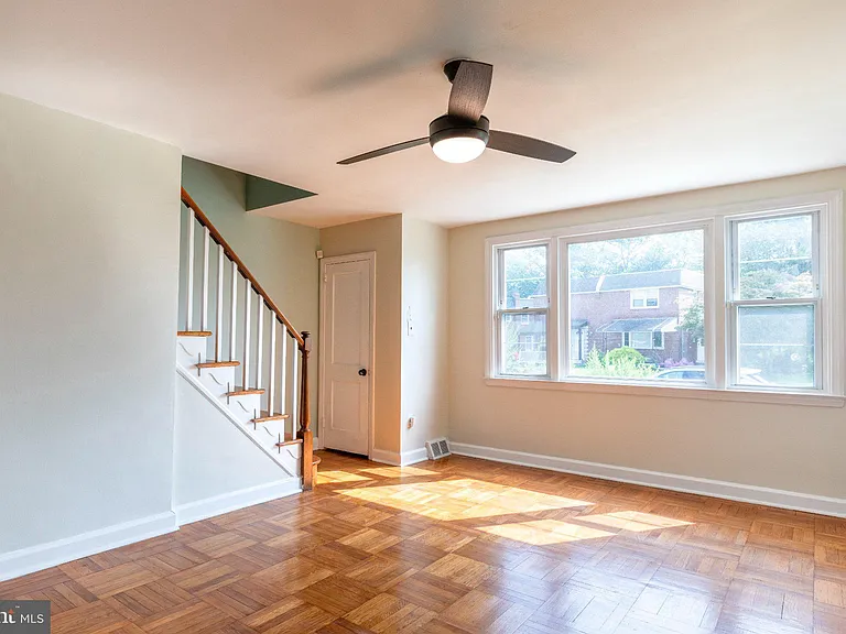 526 Michell St — Photo 3