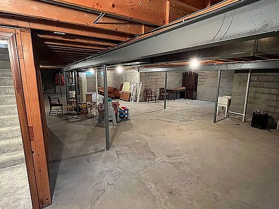 2nd image of 1864 Meadowlark Dr