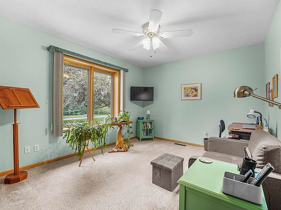 5th image of 3685 Eastview Dr