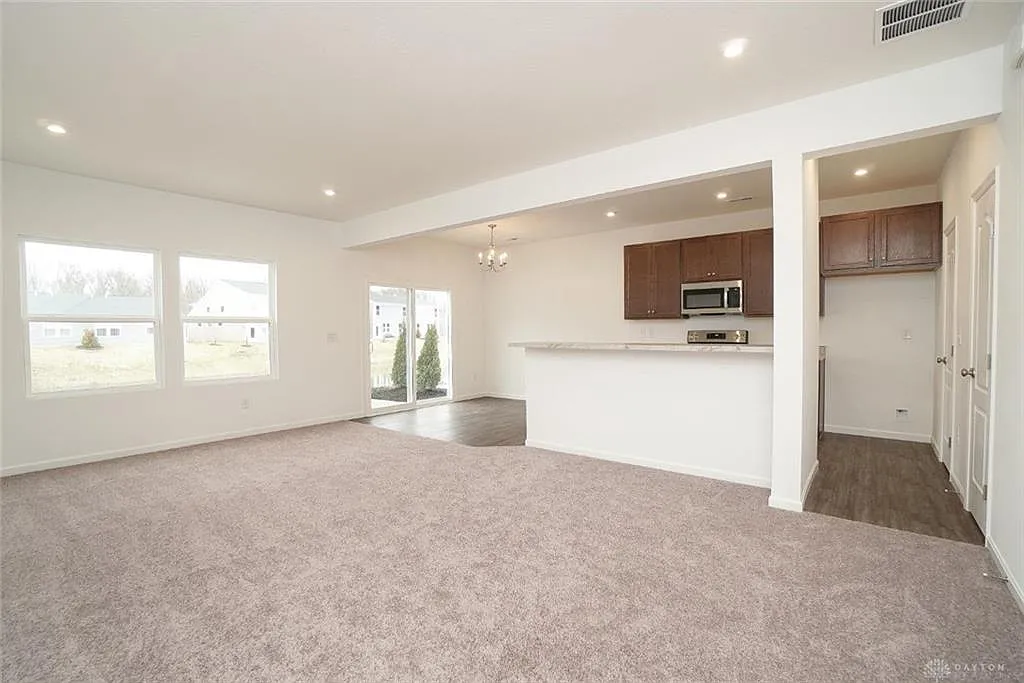3 bed, 2.5 bath, 1676 sqft, $2,399 — Photo 4