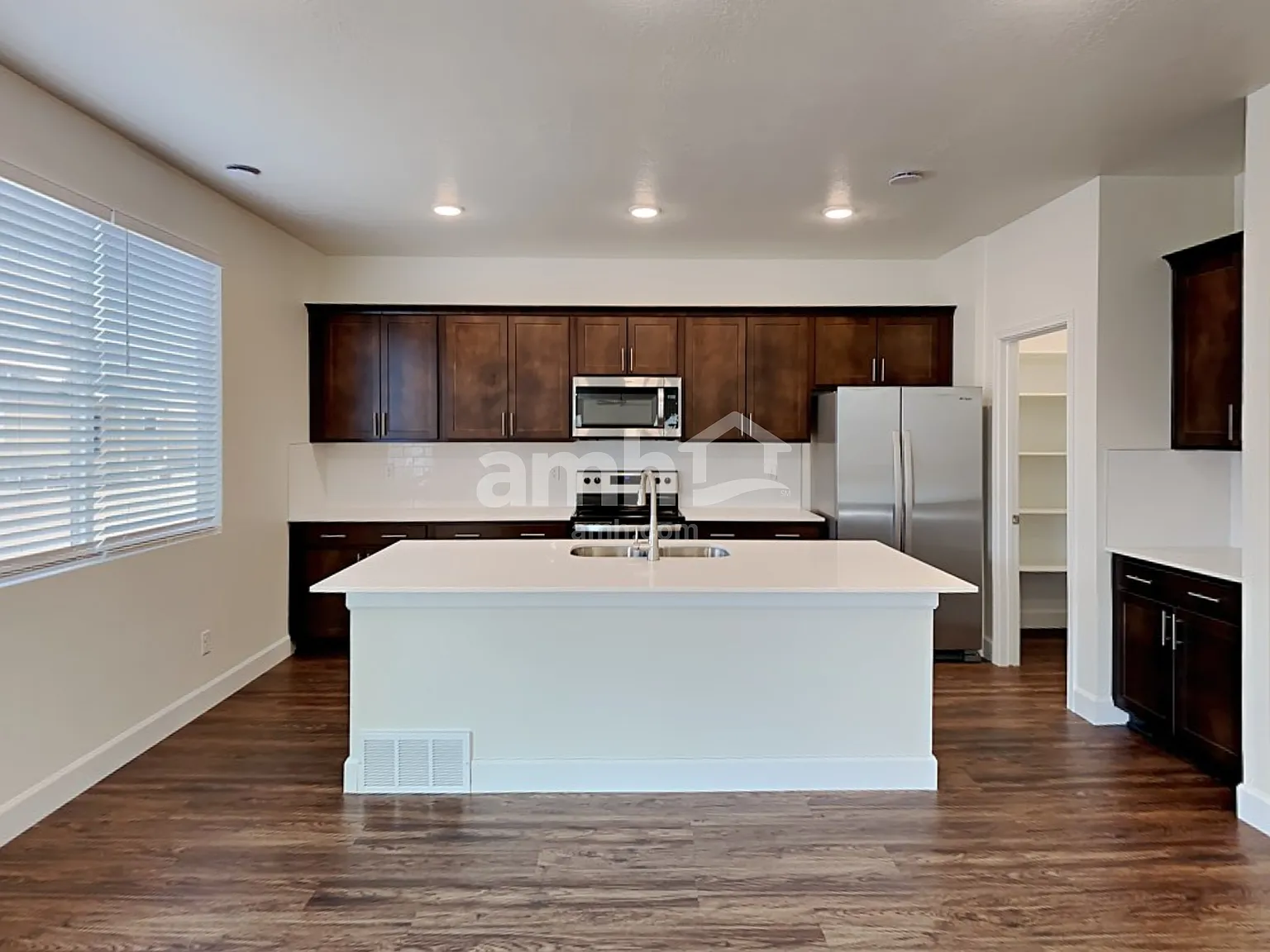 5 bed, 3.0 bath, 2534 sqft, $3,190 — Photo 3