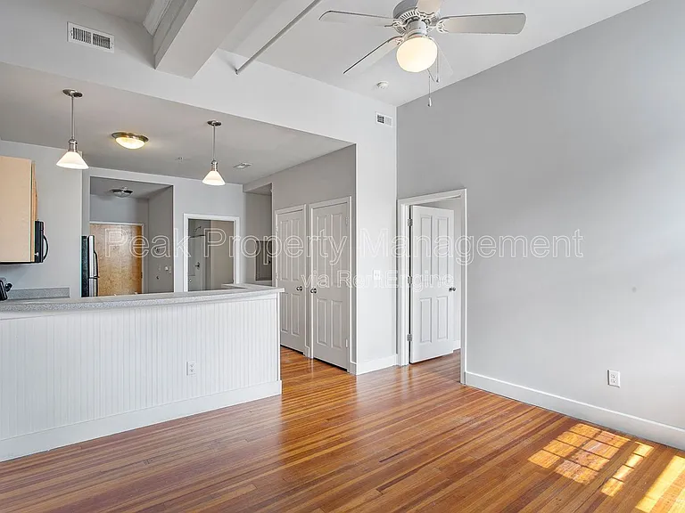 220 E Marshall St #32 — Photo 7