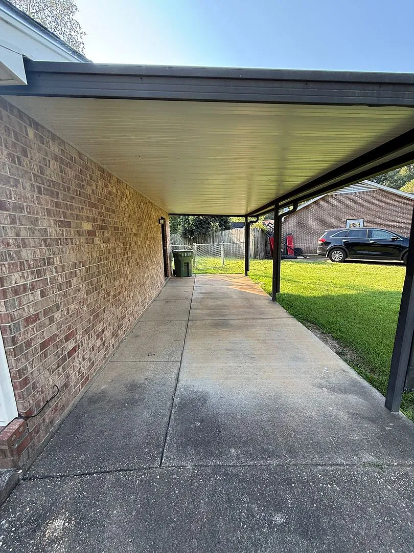 3 bed, 2.0 bath, 1050 sqft, $1,400 — Photo 2