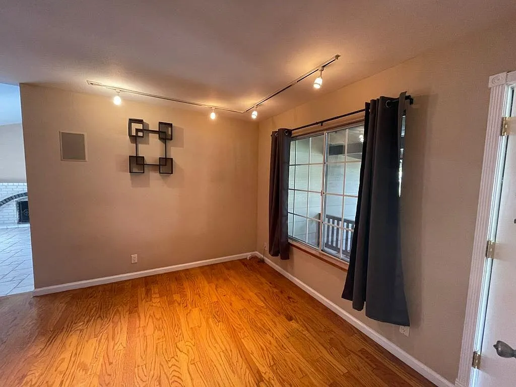 1877 Camacho Way — Photo 3