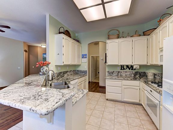 3rd image of 8383 Oakwood Hills Cir