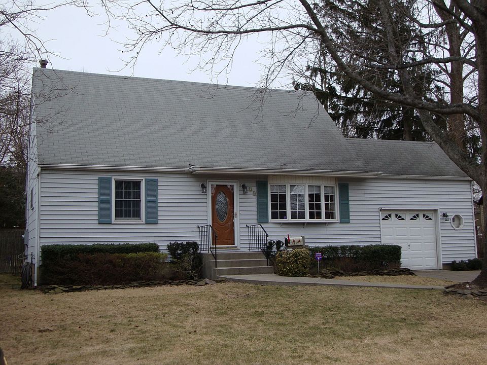 1st image of 14 Woods Ln