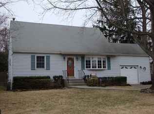 14 Woods Ln, Centereach, NY 11720