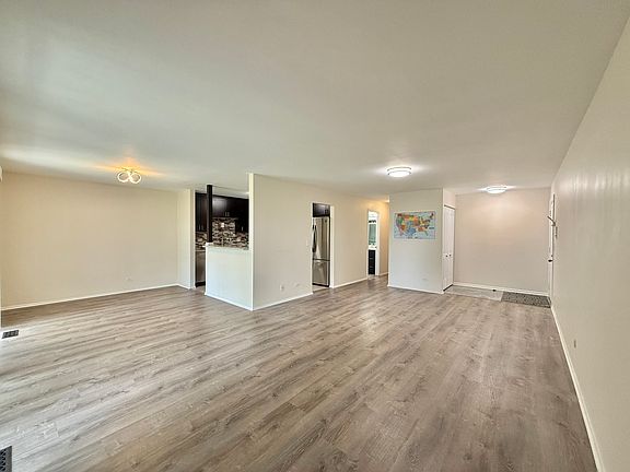 5th image of 2610 Northampton Dr APT B1