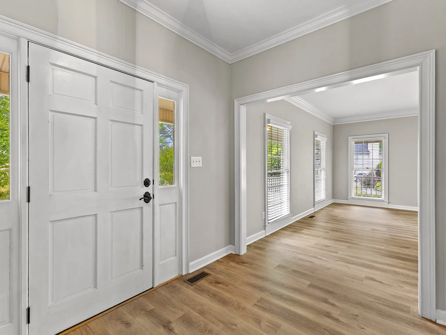 4 bed, 2.5 bath, 2828 sqft, $2,700 — Photo 3