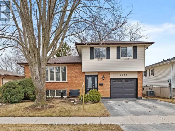 2252 Denure Dr #2, Peterborough, ON K9K 2G3