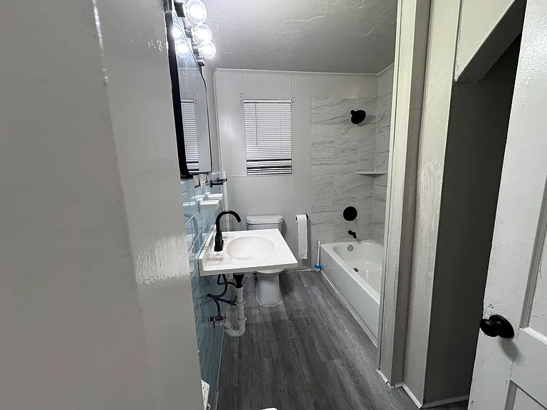 1220 Trinidad St — Photo 8
