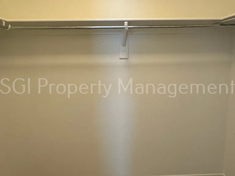 2407 W Mobile Ln — Photo 10
