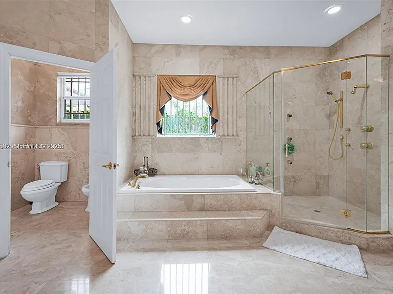 5750 SW 67th Ave — Photo 9