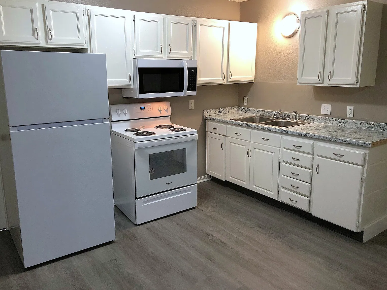 3 bed, 1.5 bath, $1,095 — Photo 3