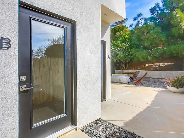 2552 Gregory Dr #B — Photo 12