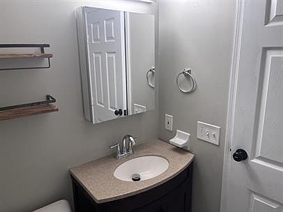 5th image of 123 Kathleen Dr #1