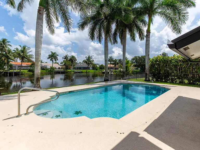 2281 Seaford Dr — Photo 23