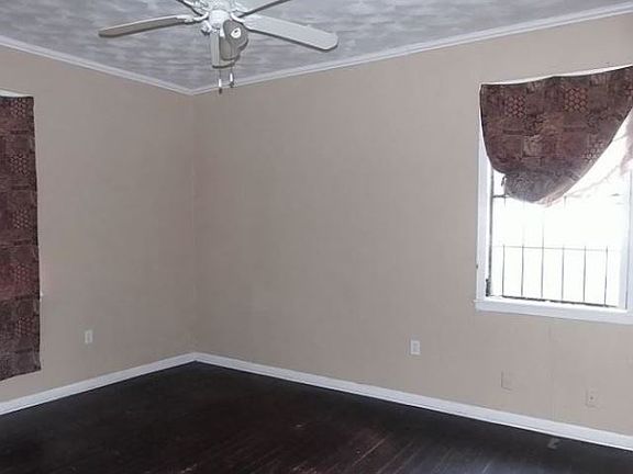 5th image of 1000 Thayer St