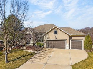 6110 Westwood Ct, Parkville, MO 64152