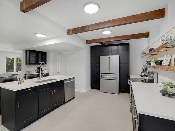 5th image of 5111 Colonial Dr
