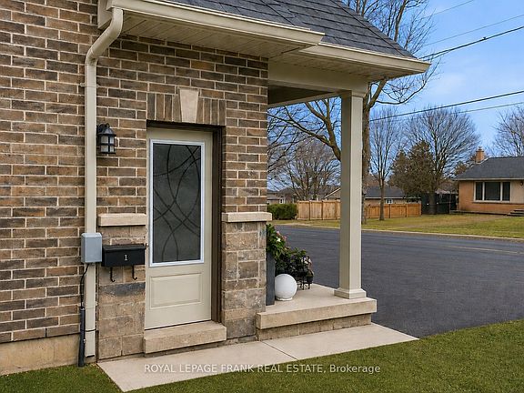 3rd image of 58 Vipond Rd