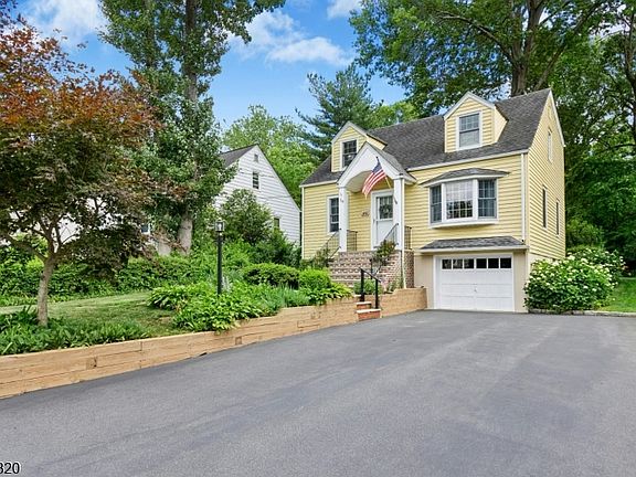 3rd image of 39 Woodlawn Dr