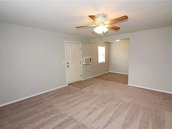 3rd image of 703 SE 4th St #B