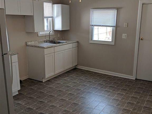 5th image of 28880 Hillview St