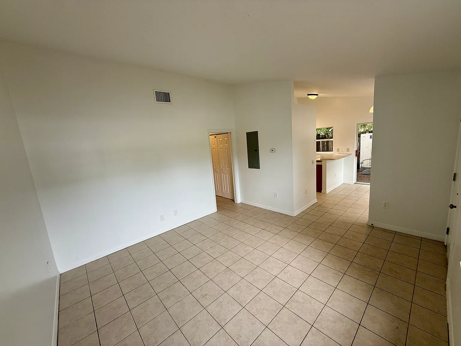 2 bed, $1,400 — Photo 2
