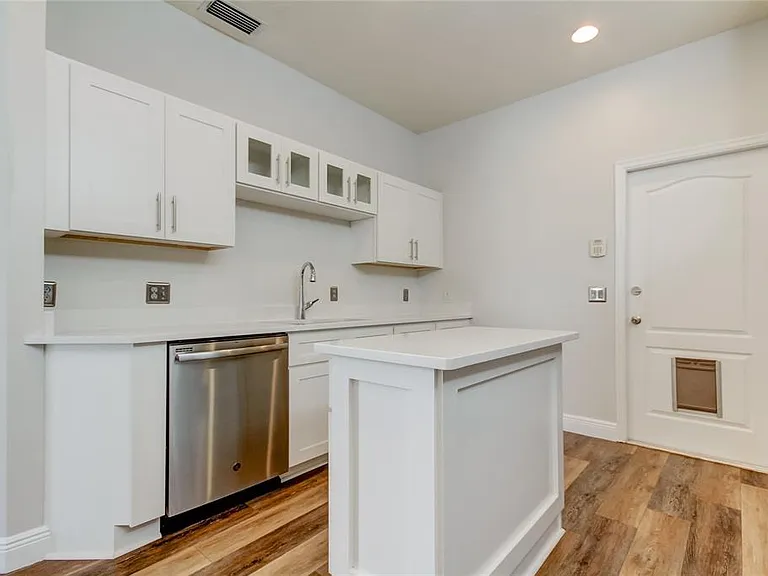 10704 Sierra Vista Pl — Photo 9