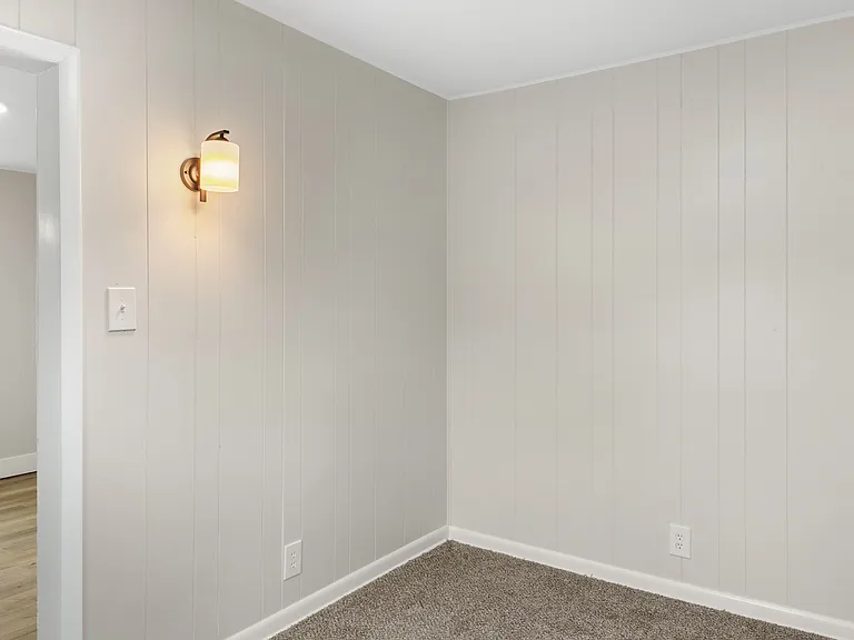 1028 Walnut St — Photo 4