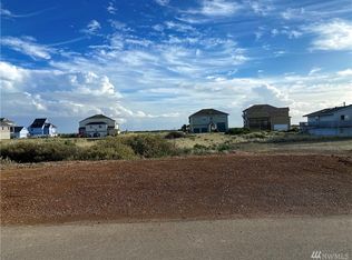 461 Seaview St, Cosmopolis, WA 98537