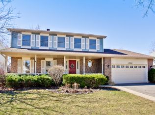 1964 N Oak Wood Dr, Arlington Heights, IL 60004