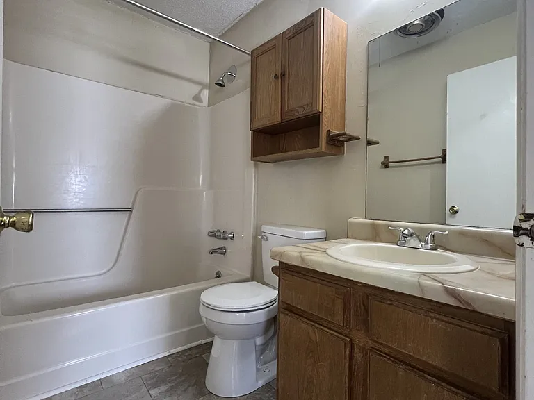 621 Dover Rd — Photo 10