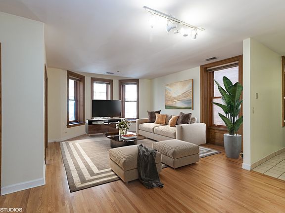 5th image of 550 W Surf St APT 316