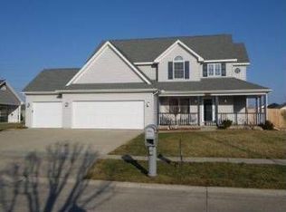 602 Hawthorne Dr, Saint Joseph, IL 61873