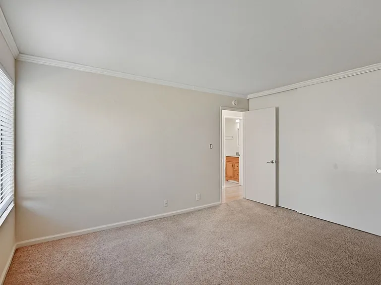 100 Devon Avenue — Photo 44