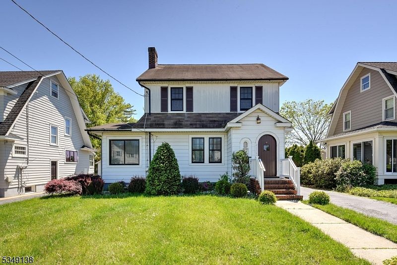 1st image of 21 Ivanhoe Ave