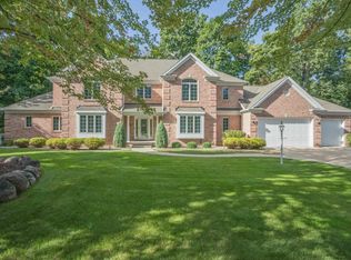 2409 Woodland Ter, Neenah, WI 54956