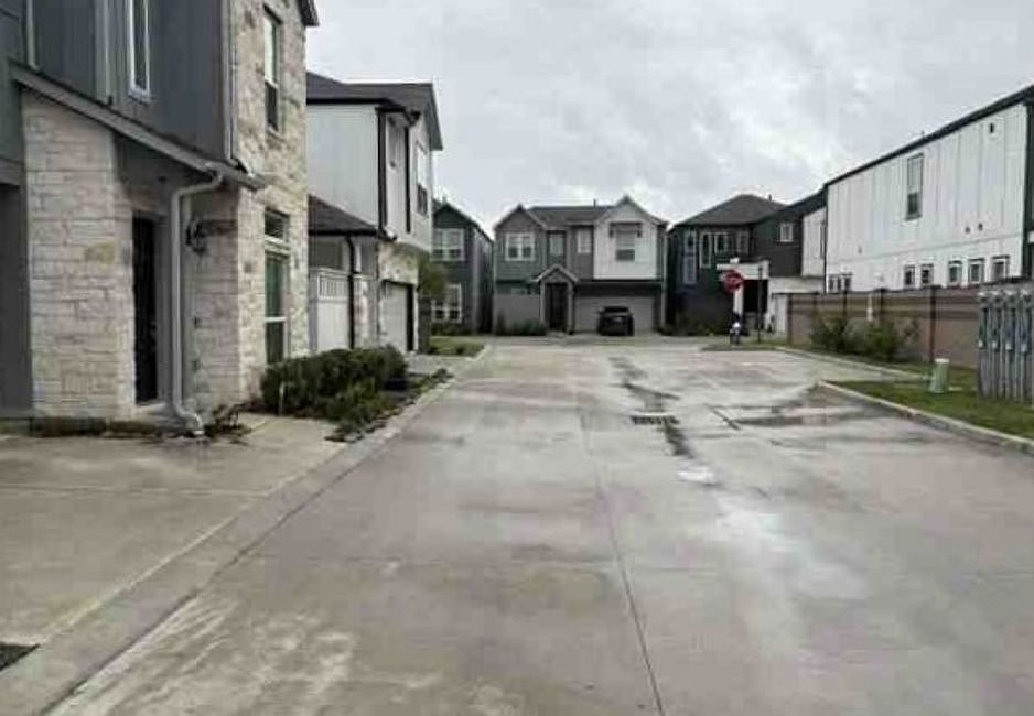 Exterior Neighborhood (street photo)