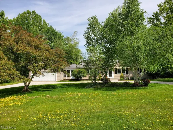 18095 Kenston Lake Dr, Chagrin Falls, OH 44023