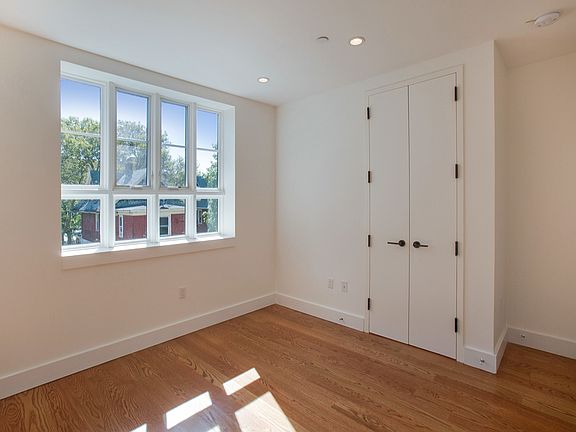 4th image of 194 Hawthorne St #1RKA