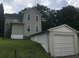 328 Chappel Ct, Dubuque, IA 52001