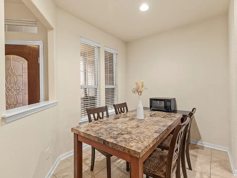 1146 Glenwood Canyon Ln — Photo 7